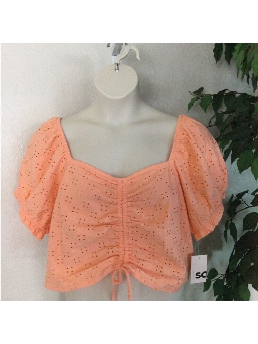 SO cinched French puffy sleeve crop top Woman’s Juniors size 3X Carolina peach